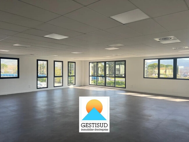 Location Bureaux 56 m² à 183 m²