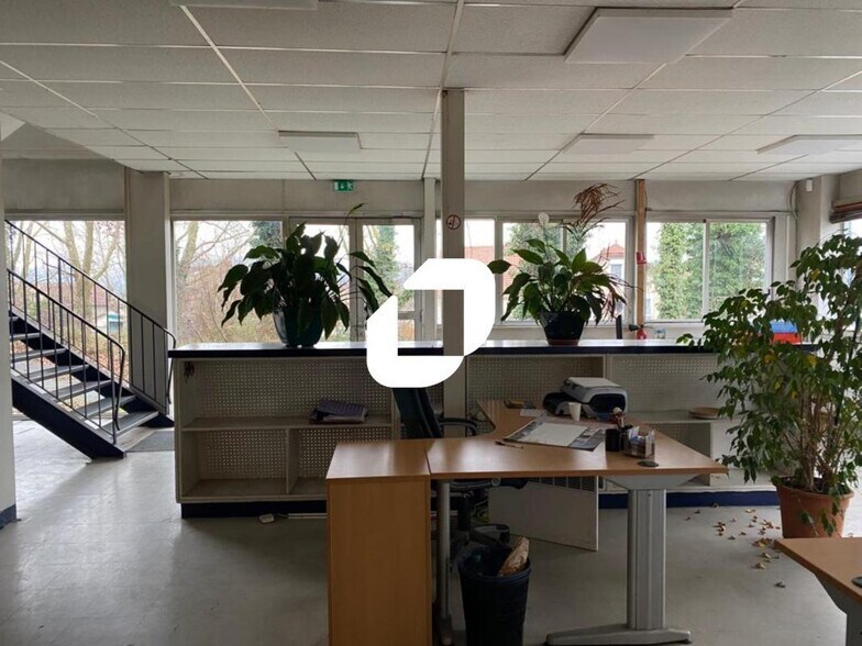 Light Industrial in SAINT-OUEN-L'AUMONE to rent - Interior Photo - Image 3 of 10