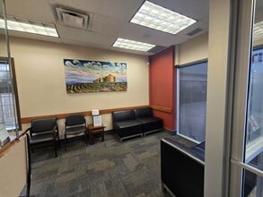 1903 105 St NW, Edmonton, AB to rent Interior Photo- Image 2 of 23