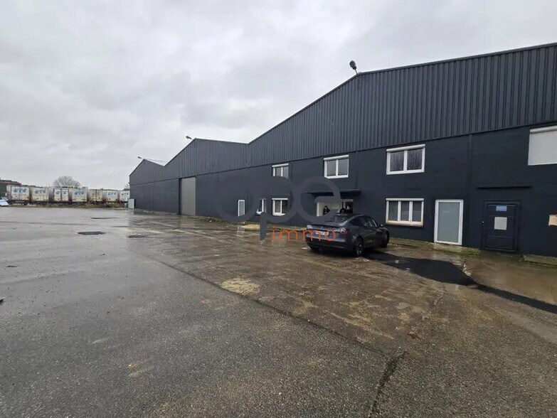 Industrial in Le Mesnil-Amelot to rent - Building Photo - Image 1 of 8