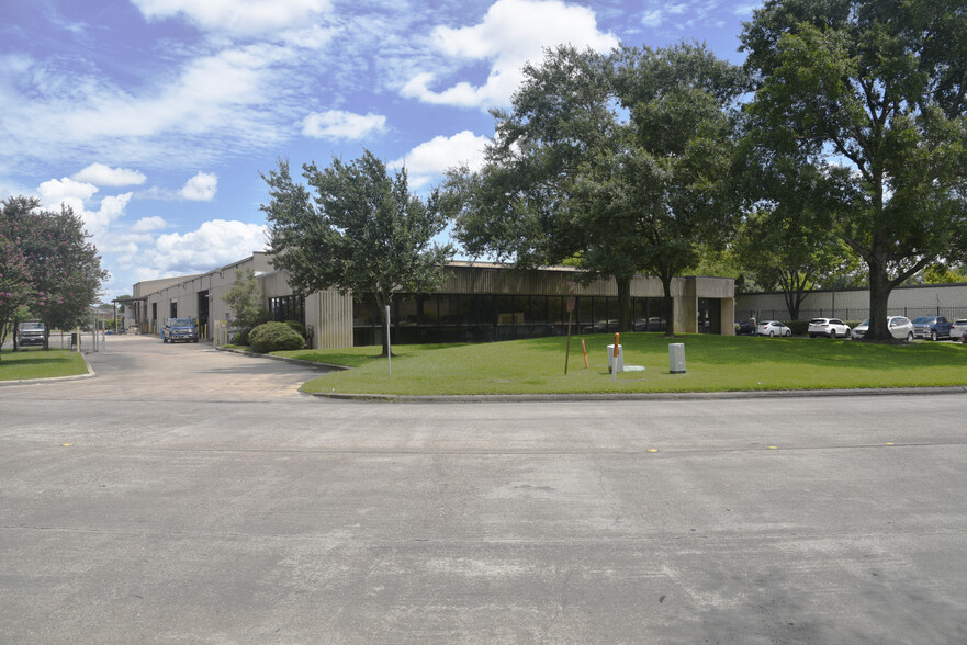 9210 Emmott Rd, Houston, TX for sale - Building Photo - Image 1 of 1