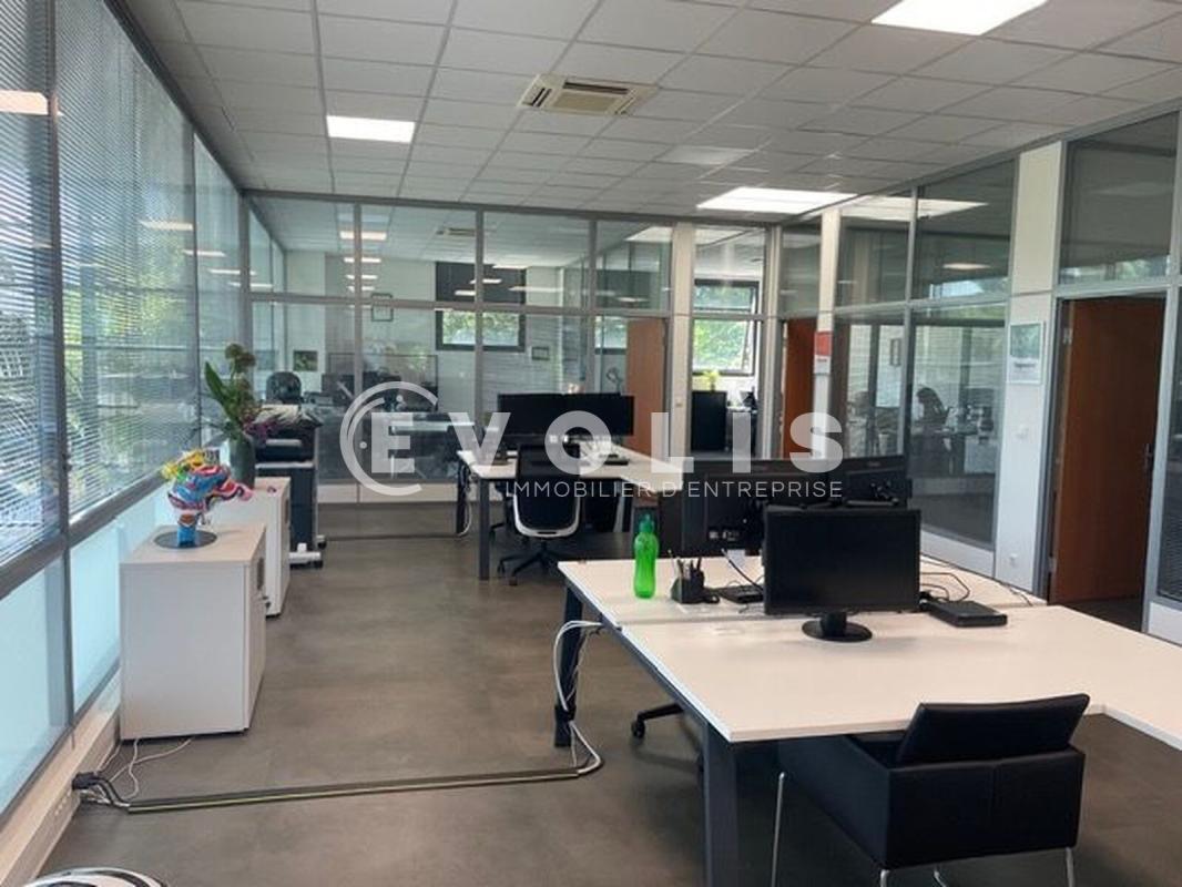 Office in Bussy Saint Martin to rent Building Photo- Image 1 of 9