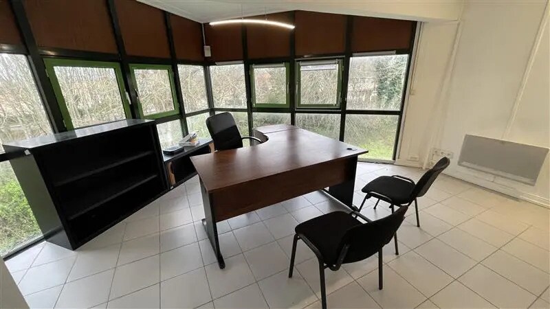 Office in Lognes to rent Building Photo- Image 1 of 10