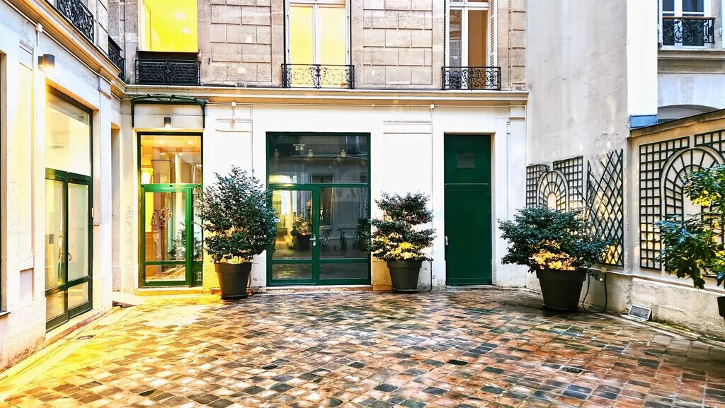 Location Bureaux 277 m² - Photo 1