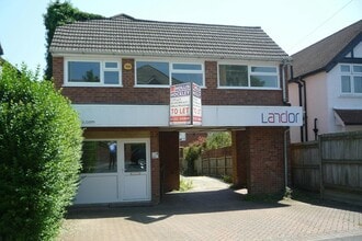 51 Clarence Rd, Fleet to rent Building Photo- Image 1 of 1