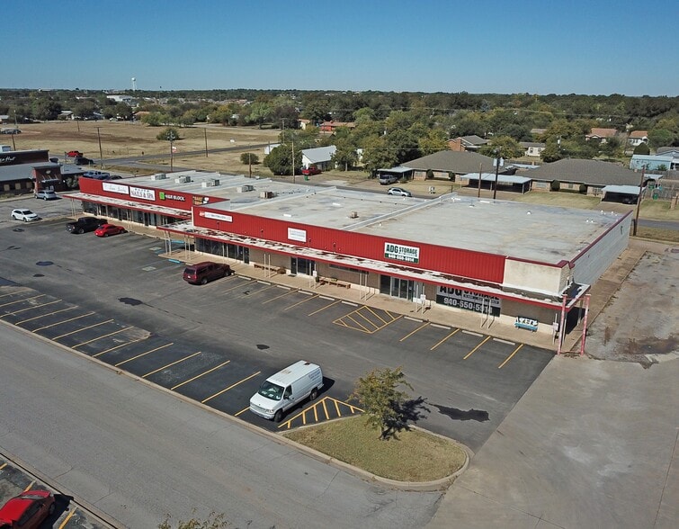 400 W Park Ave, Iowa Park, TX for sale - Primary Photo - Image 1 of 1