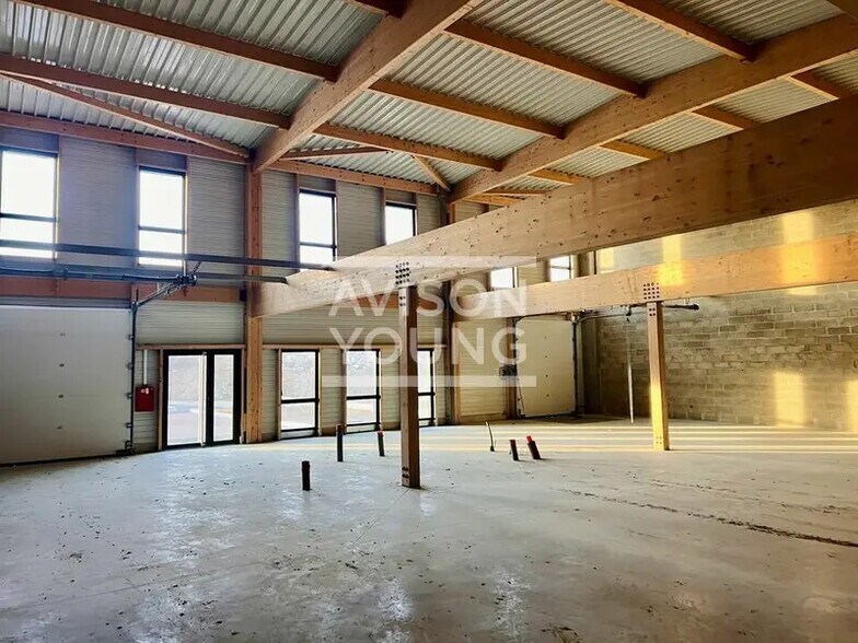 Light Industrial in Puiseux-en-France to rent - Interior Photo - Image 3 of 4