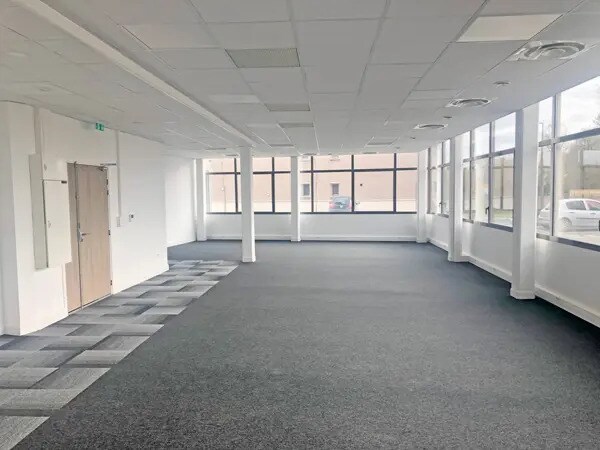 Location Bureaux 149 m² - Photo 1
