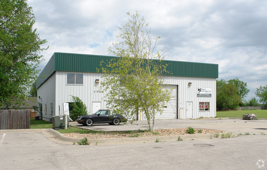 450 N Iowa St, Lawrence, KS for rent - Building Photo - Image 1 of 3