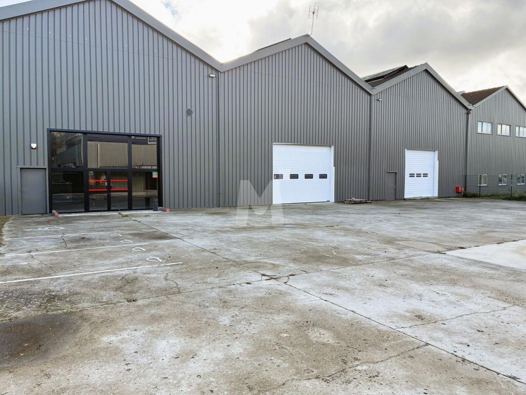 Light Industrial in Corbeil-Essonnes to rent Building Photo- Image 1 of 18
