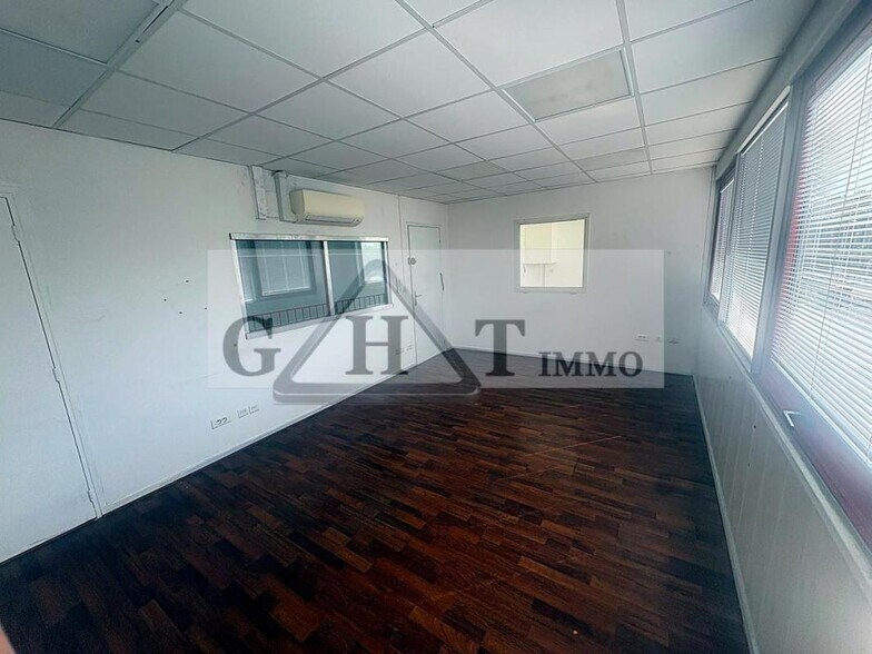Industrial in Savigny Le Temple for sale - Interior Photo - Image 3 of 15