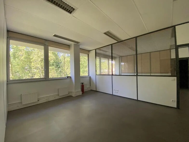 Office in Fontenay-sous-Bois to rent - Building Photo - Image 2 of 10