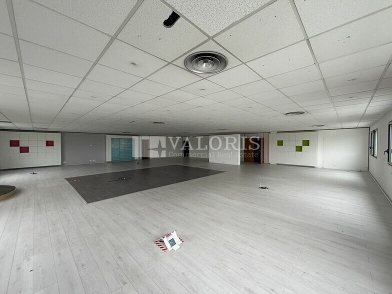 1111 Chemin De La Bruyère, Limonest to rent - Interior Photo - Image 1 of 13