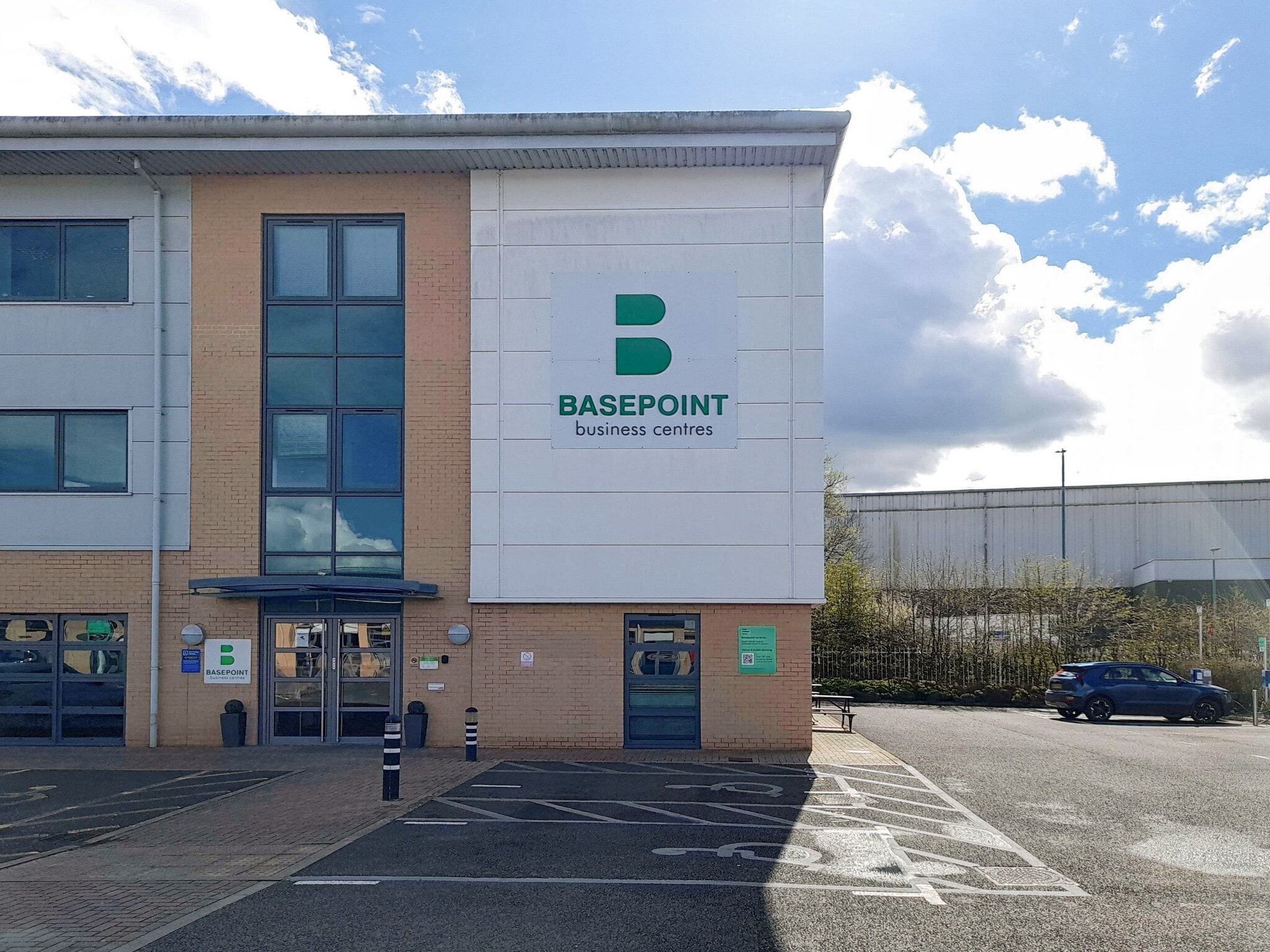 1-75 Oakfield Close, Tewkesbury to rent Building Photo- Image 1 of 13