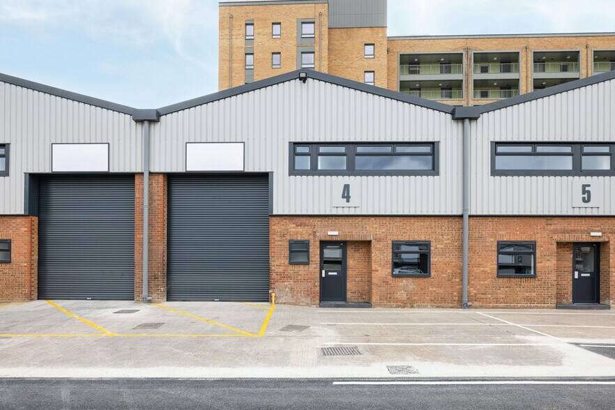 6 Langhedge Ln, London to rent - Building Photo - Image 3 of 16