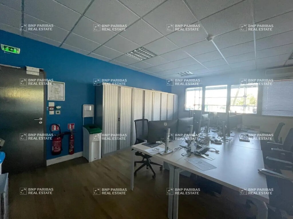 Location Bureaux 143 m² à 598 m² - Photo 1