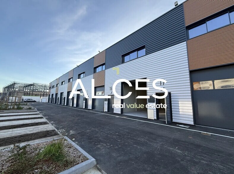 Light Industrial in Gradignan to rent - Building Photo - Image 1 of 6