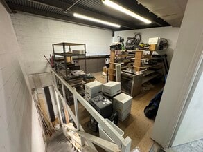 2290 Alahao Pl, Honolulu, HI to rent Building Photo- Image 1 of 4