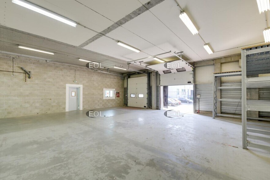 Industrial in Ivry-sur-Seine to rent - Building Photo - Image 3 of 11