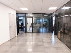 Office in Six-Fours-les-Plages to rent Interior Photo- Image 2 of 4