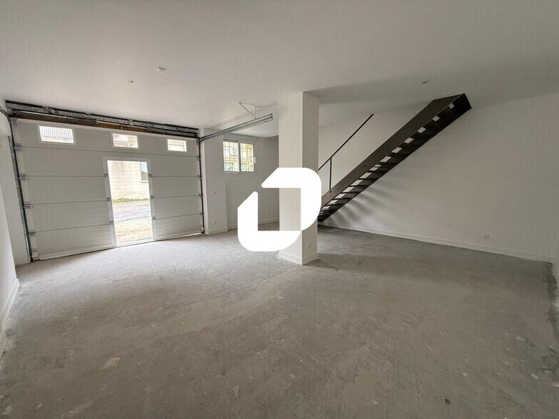 Rue Du General Leclerc, SAINT-OUEN-L'AUMONE to rent - Interior Photo - Image 2 of 15