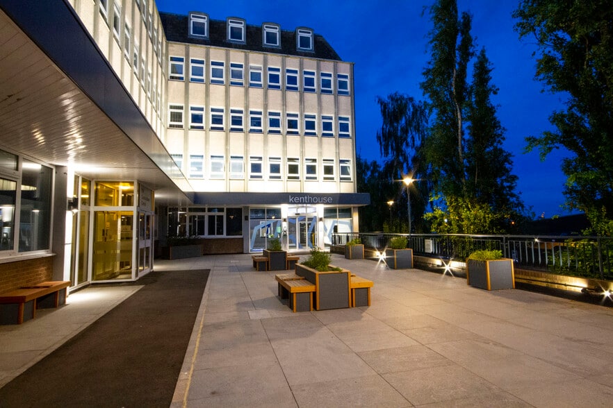 81 Station Rd, Ashford to rent - Building Photo - Image 2 of 2