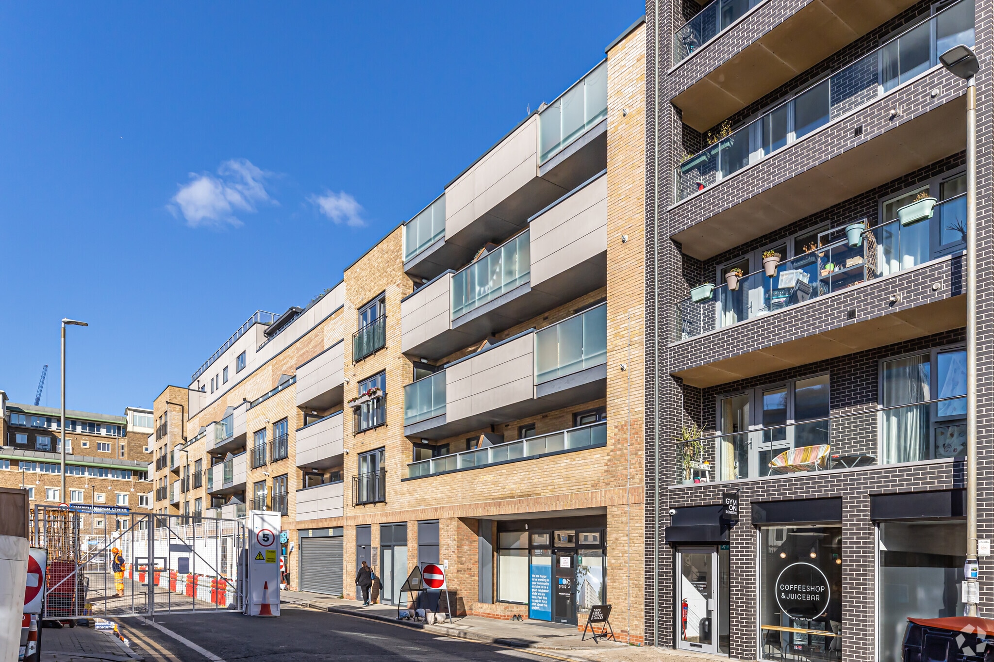 8-40 Chatfield Rd, London for sale Primary Photo- Image 1 of 1