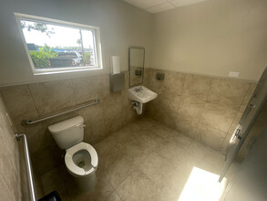 660 NW Peacock Blvd, Port Saint Lucie, FL for rent Interior Photo- Image 2 of 5