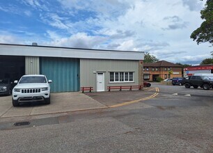 Midland Way, Thornbury to rent Building Photo- Image 1 of 1