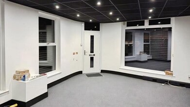52 Princess St, Leigh to rent Interior Photo- Image 1 of 4