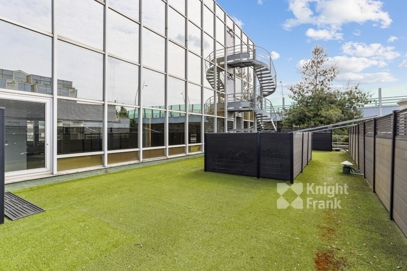 22-23 Quai Du President Carnot, Saint-Cloud to rent - Building Photo - Image 2 of 9