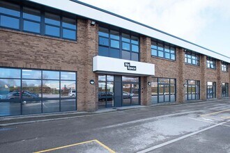 Airfield Way, Christchurch to rent Building Photo- Image 1 of 4