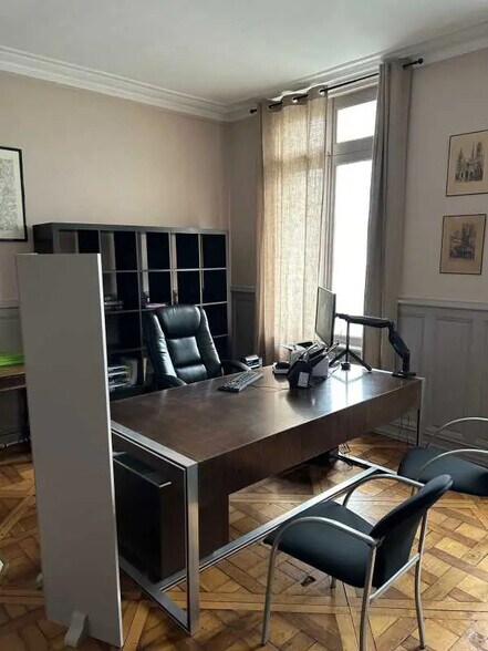 Office in Rouen to rent - Interior Photo - Image 2 of 3