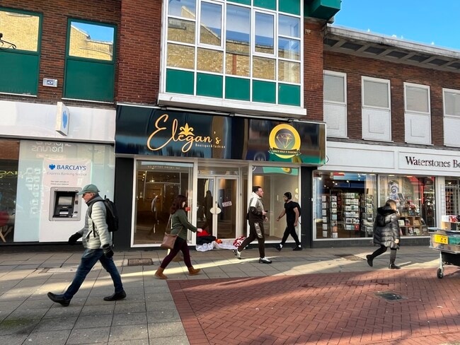 More details for 8 The Martletts, Crawley - Retail to Rent