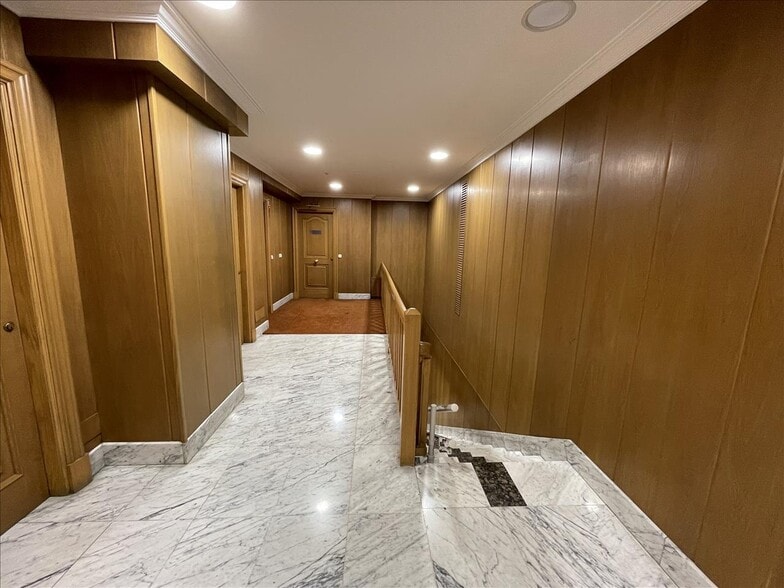 Rúa Do Xeneral Pardiñas, Santiago de Compostela, La Coruna for sale - Building Photo - Image 1 of 6