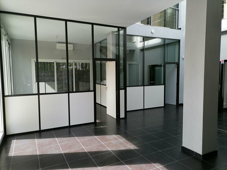 Office in Saint-Maur-des-Fossés to rent - Interior Photo - Image 3 of 5