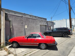 8462 Melrose Ave, Los Angeles, CA for rent Building Photo- Image 2 of 3