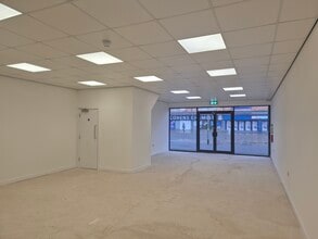 3-3A Marian Sq, Bootle to rent Building Photo- Image 1 of 4