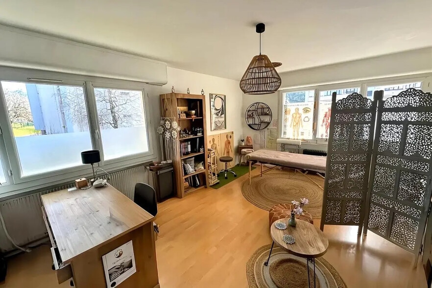 Light Industrial in Annecy for sale - Building Photo - Image 3 of 5