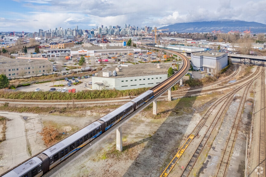 1868 Glen Dr, Vancouver, BC to rent - Building Photo - Image 3 of 6