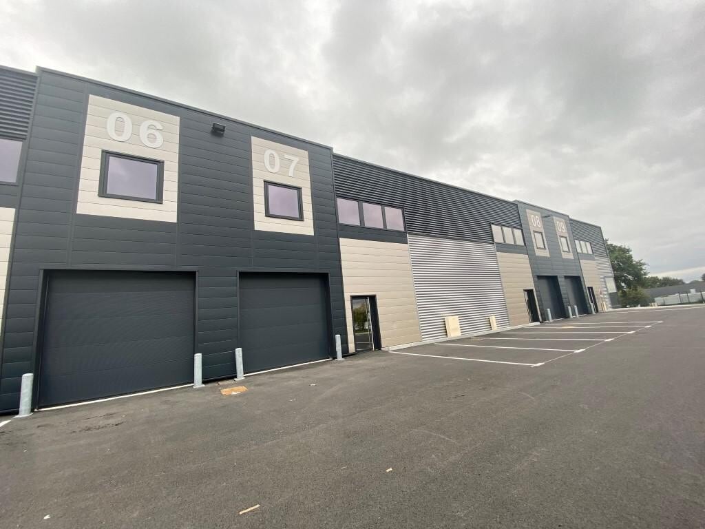Location Local d'activités 337 m² - Photo 1