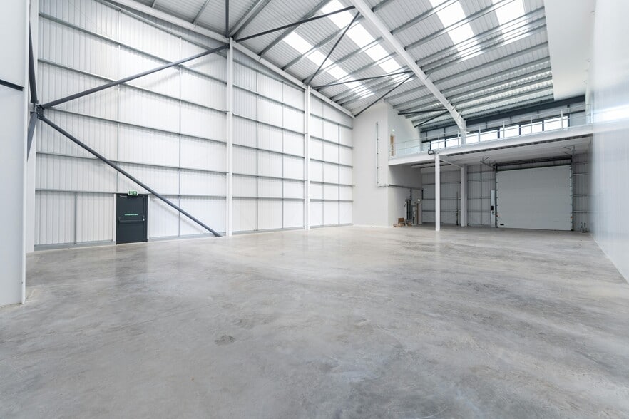 Magna Rd, Wigston to rent - Building Photo - Image 3 of 31