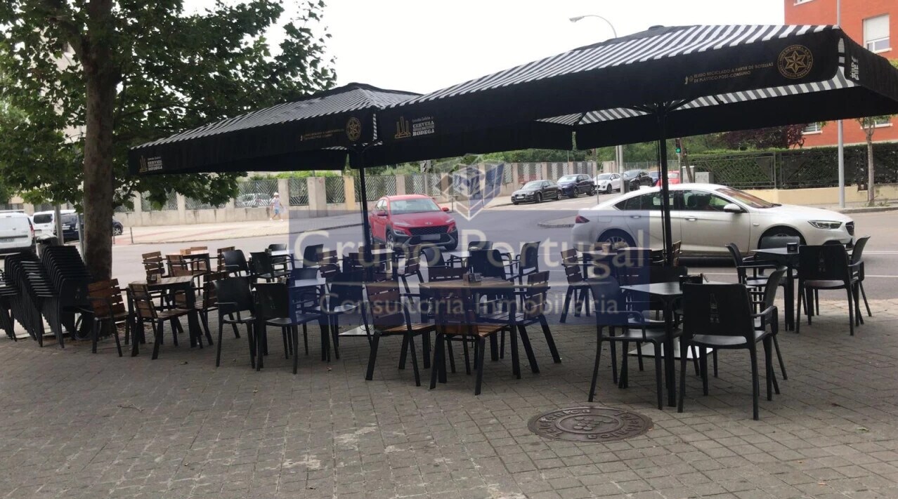 Retail in Madrid, Madrid to rent Interior Photo- Image 1 of 8