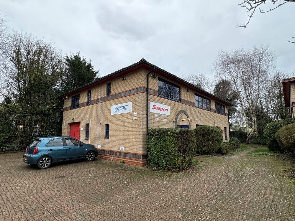Landscape Clos, Bicester to rent Building Photo- Image 1 of 9