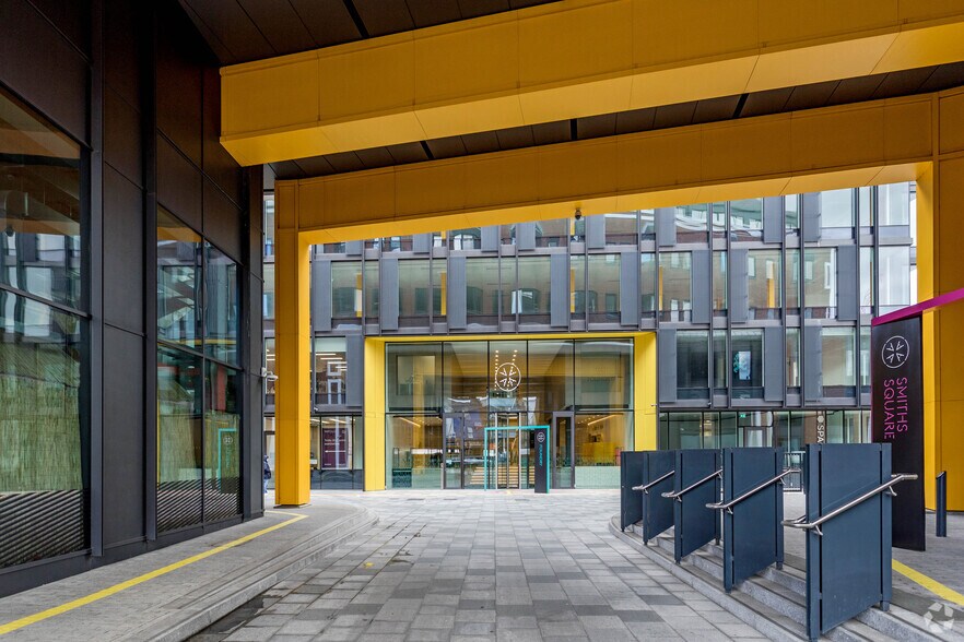 77 Fulham Palace Rd, London to rent - Building Photo - Image 3 of 14