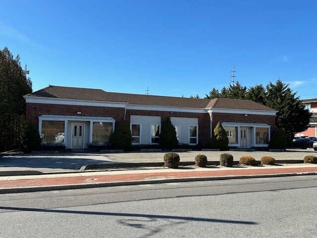 20 John St, Amityville, NY to rent Building Photo- Image 1 of 17