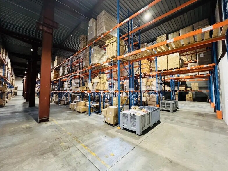 Light Industrial in Émerainville to rent - Interior Photo - Image 3 of 10