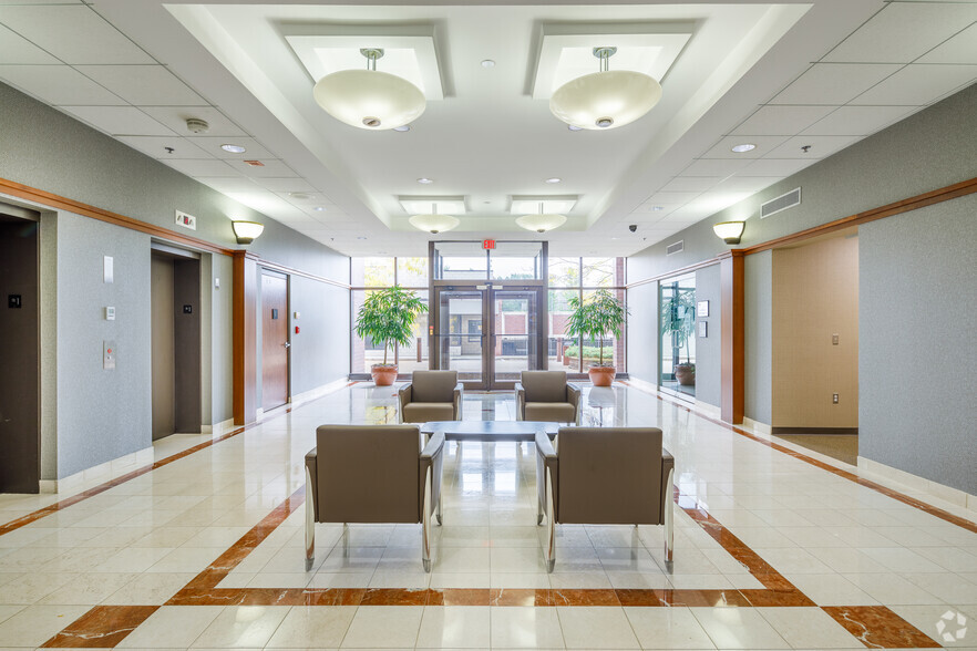 34119 W 12 Mile Rd, Farmington Hills, MI for rent - Lobby - Image 3 of 6