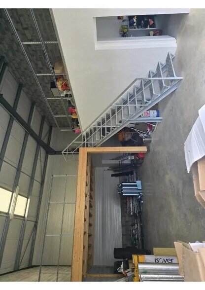 Light Industrial in Eysines to rent - Building Photo - Image 3 of 4