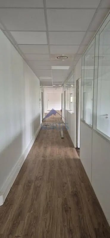 Location Bureaux 100 m² à 255 m² - Photo 1